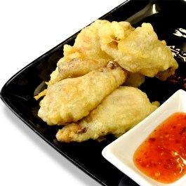 Tempura with chicken wings and spicy sauce