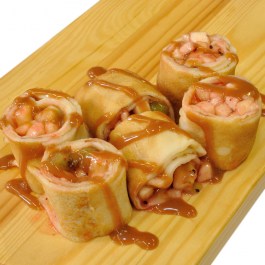 Roll with apple, banana and kiwi