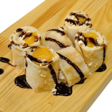 Roll with cottage cheese and peach