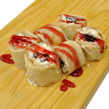 Roll with cottage cheese and raisins