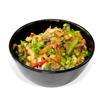 Udon noodles with veal, mushrooms and asparagus