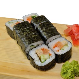 Futo Mac with smoked salmon